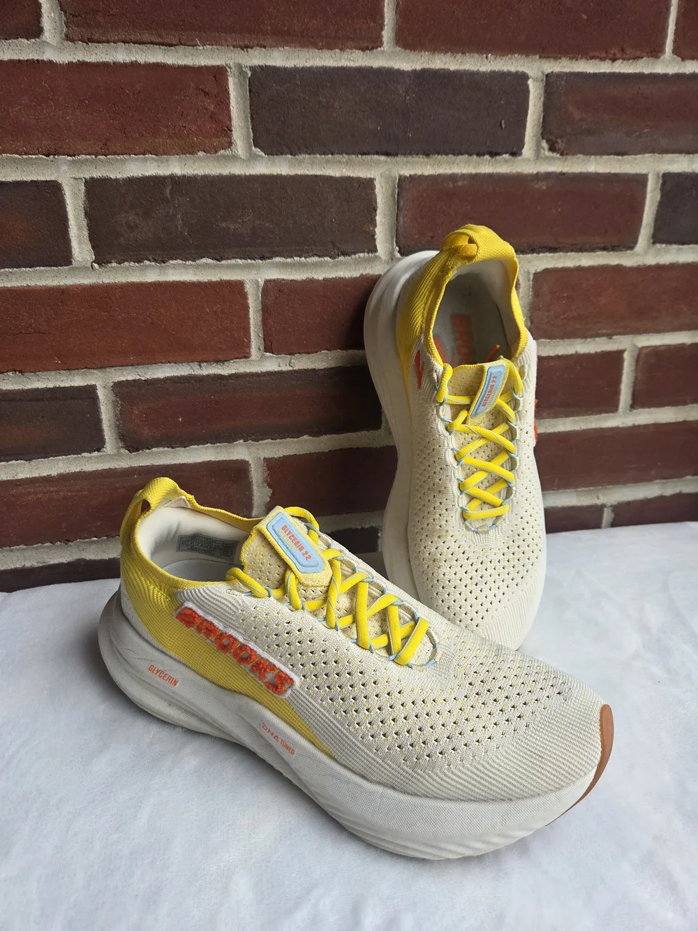 Brooks Glycerin StealthFit 22 Women’s 9.5 Cyber Yellow Running Shoes